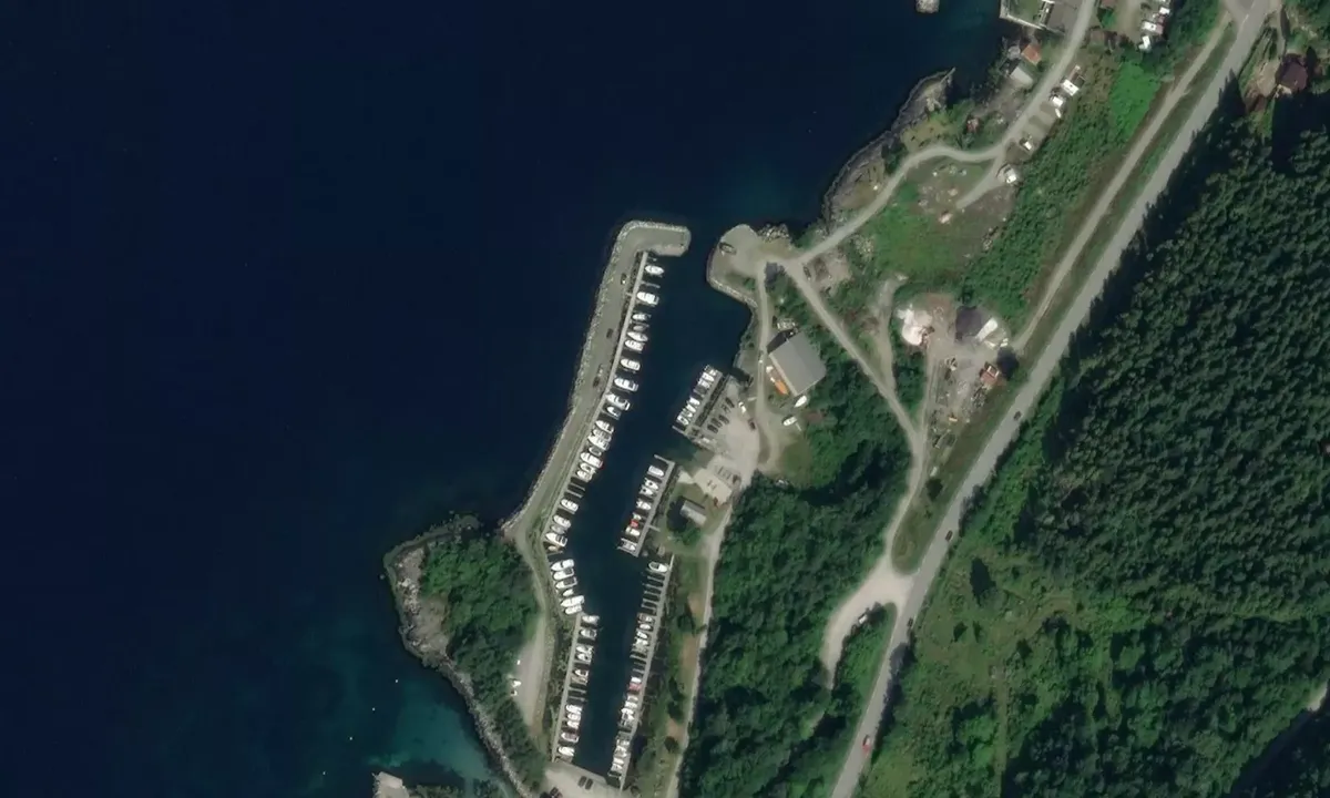 Satelite image of Røynholm Båthamn