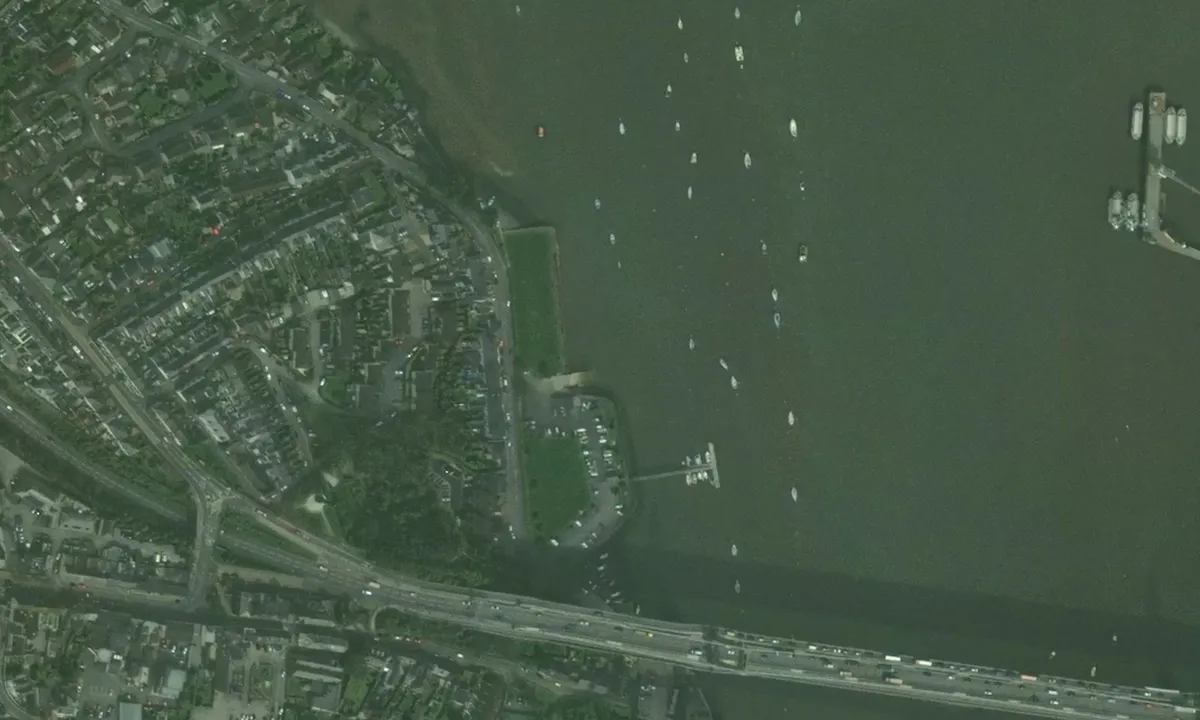 Flyfoto av Saltash ash slip way