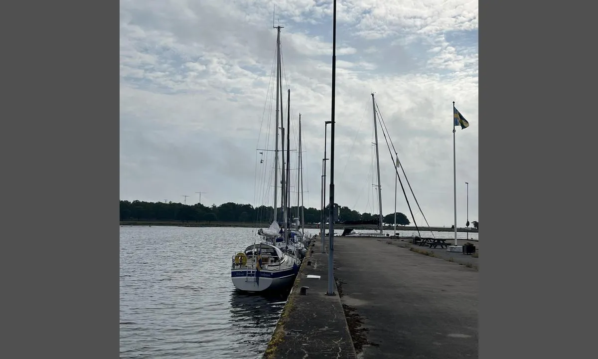 Sandhamn: Vann og strøm er litt vanskelig flere steder, men med lang skjøteledning så ordner strøm seg.