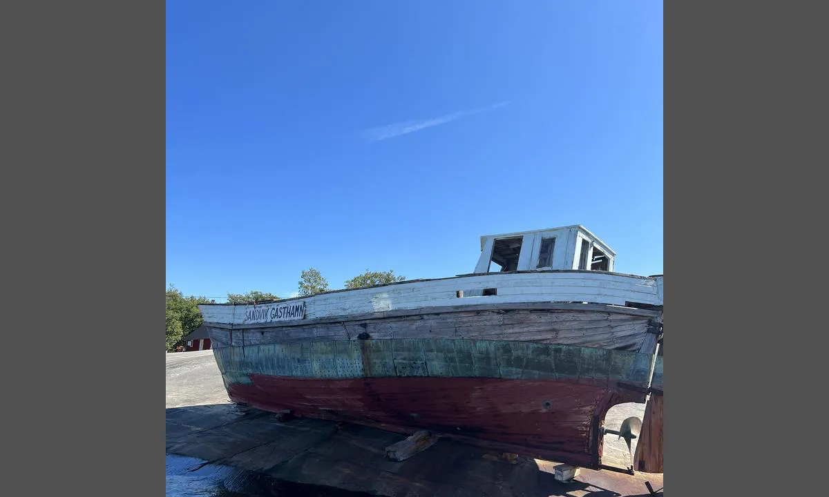 Sandvik - Munkvärvan: special name tag on the old boat