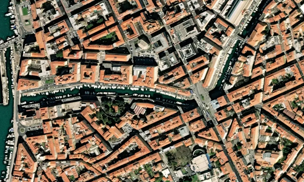 Flyfoto av Scali Manzoni