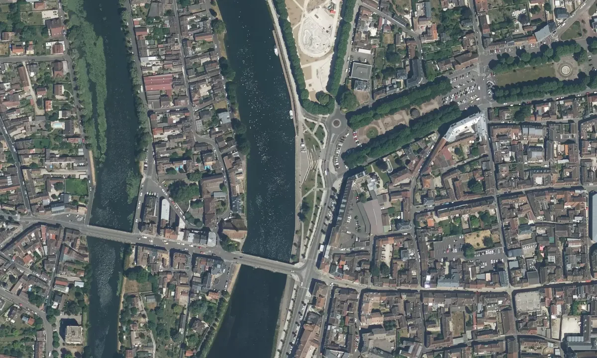 Satelite image of Sens  Halte Nautique