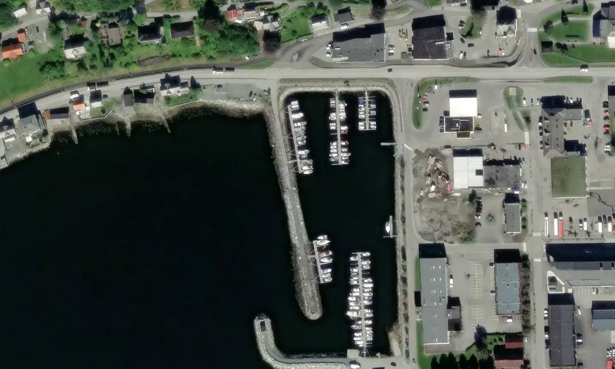 Satelite image of Sjøholt Småbåthamn