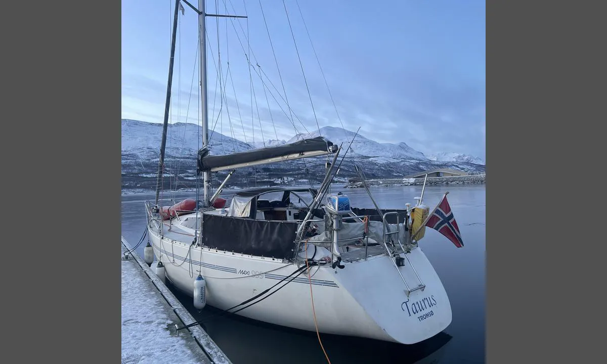 Sjøvegan Millionfisken: {"base": "no", "no": "Sentrumsn\u00e6rt og god tilgang til servicehus str\u00f8m og vann ( lite vann n\u00e5r frosten setter inn )", "se": "N\u00e4ra centrum och bra tillg\u00e5ng till servicehus, el och vatten (lite vatten n\u00e4r frosten s\u00e4tter in)", "en": "Close to the city center and good access to service house, electricity, and water (limited water availability when frost sets in)", "da": "N\u00e6rt centrum og god adgang til servicehus, str\u00f8m og vand (lidt vand n\u00e5r frosten s\u00e6tter ind)", "fr": "Proche du centre et bon acc\u00e8s \u00e0 la maison de service avec \u00e9lectricit\u00e9 et eau (peu d'eau lorsque le gel s'installe)", "de": "Zentrumsnah und guter Zugang zu Servicehaus, Strom und Wasser (wenig Wasser bei Frost)", "es": "Cerca del centro y buen acceso a casa de servicios, electricidad y agua (poca agua cuando llega la helada)", "it": "Vicino al centro e facile accesso a servizi, elettricit\u00e0 e acqua ( poca acqua quando arriva il gelo )", "pt": "Perto do centro e boa acessibilidade \u00e0 casa de servi\u00e7o, eletricidade e \u00e1gua (menos \u00e1gua quando a geada come\u00e7a)", "nl": "Dicht bij het centrum en goede toegang tot het servicegebouw, elektriciteit en water (weinig water als de vorst intreedt)", "pl": "Blisko centrum i dobry dost\u0119p do budynku serwisowego, pr\u0105du i wody (ma\u0142o wody podczas mroz\u00f3w)", "uk": "\u0411\u043b\u0438\u0437\u044c\u043a\u043e \u0434\u043e \u0446\u0435\u043d\u0442\u0440\u0443 \u0456 \u0445\u043e\u0440\u043e\u0448\u0438\u0439 \u0434\u043e\u0441\u0442\u0443\u043f \u0434\u043e \u0441\u0435\u0440\u0432\u0456\u0441\u043d\u043e\u0433\u043e \u0431\u0443\u0434\u0438\u043d\u043a\u0443 \u0437 \u0435\u043b\u0435\u043a\u0442\u0440\u0438\u043a\u043e\u044e \u0456 \u0432\u043e\u0434\u043e\u044e (\u043c\u0430\u043b\u043e \u0432\u043e\u0434\u0438, \u043a\u043e\u043b\u0438 \u043d\u0430\u0441\u0442\u0430\u0454 \u043c\u043e\u0440\u043e\u0437)", "ro": "Aproape de centru \u0219i acces bun la casa de servicii, curent \u0219i ap\u0103 (pu\u021bin\u0103 ap\u0103 c\u00e2nd \u00eenghea\u021b\u0103)", "tr": "\u015eehir merkezine yak\u0131n ve hizmet binas\u0131na, elektrik ve suya iyi eri\u015fim (don ba\u015flad\u0131\u011f\u0131nda az su)", "el": "\u039a\u03bf\u03bd\u03c4\u03ac \u03c3\u03c4\u03bf \u03ba\u03ad\u03bd\u03c4\u03c1\u03bf \u03ba\u03b1\u03b9 \u03bc\u03b5 \u03ba\u03b1\u03bb\u03ae \u03c0\u03c1\u03cc\u03c3\u03b2\u03b1\u03c3\u03b7 \u03c3\u03b5 \u03c3\u03c0\u03af\u03c4\u03b9 \u03c5\u03c0\u03b7\u03c1\u03b5\u03c3\u03b9\u03ce\u03bd, \u03c1\u03b5\u03cd\u03bc\u03b1 \u03ba\u03b1\u03b9 \u03bd\u03b5\u03c1\u03cc (\u03bb\u03af\u03b3\u03bf \u03bd\u03b5\u03c1\u03cc \u03cc\u03c4\u03b1\u03bd \u03b5\u03b4\u03c1\u03b1\u03b9\u03c9\u03b8\u03b5\u03af \u03bf \u03c0\u03b1\u03b3\u03b5\u03c4\u03cc\u03c2)", "cs": "Bl\u00edzko centra a dobr\u00fd p\u0159\u00edstup k servisn\u00edmu domu, elekt\u0159in\u011b a vod\u011b (m\u00e1lo vody, kdy\u017e nastane mr\u00e1z)", "hu": "A k\u00f6zpont k\u00f6zel\u00e9ben tal\u00e1lhat\u00f3 \u00e9s j\u00f3 hozz\u00e1f\u00e9r\u00e9st biztos\u00edt a szolg\u00e1ltat\u00f3h\u00e1zhoz, \u00e1ramhoz \u00e9s v\u00edzhez (kev\u00e9s v\u00edz, amikor a fagy meg\u00e9rkezik)", "fi": "L\u00e4hell\u00e4 keskustaa ja hyv\u00e4 p\u00e4\u00e4sy huoltorakennukseen, s\u00e4hk\u00f6\u00f6n ja veteen (v\u00e4h\u00e4n vett\u00e4, kun pakkanen iskee)", "bg": "\u0411\u043b\u0438\u0437\u043e \u0434\u043e \u0446\u0435\u043d\u0442\u044a\u0440\u0430 \u0438 \u043b\u0435\u0441\u0435\u043d \u0434\u043e\u0441\u0442\u044a\u043f \u0434\u043e \u0441\u0435\u0440\u0432\u0438\u0437\u043d\u0430 \u0441\u0433\u0440\u0430\u0434\u0430, \u0435\u043b\u0435\u043a\u0442\u0440\u0438\u0447\u0435\u0441\u0442\u0432\u043e \u0438 \u0432\u043e\u0434\u0430 (\u043c\u0430\u043b\u043a\u043e \u0432\u043e\u0434\u0430 \u043f\u0440\u0438 \u0437\u0430\u043c\u0440\u044a\u0437\u0432\u0430\u043d\u0435)", "sr": "Blizu centra i dobar pristup servisnoj ku\u0107i, struji i vodi (malo vode kada po\u010dne mraz)", "et": "Kesklinna l\u00e4hedal ja hea juurdep\u00e4\u00e4s teenindusmajale, voolule ja veele (v\u00e4he vett, kui k\u00fclm peale tuleb)", "lv": "T\u016bvai centram un laba piek\u013cuve servisa \u0113kai, elektr\u012bbai un \u016bdenim (maz \u016bdens, kad s\u0101kas sals)", "lt": "Netoli miesto centro, geras pri\u0117jimas prie aptarnavimo nam\u0173, elektros ir vandens (ma\u017eai vandens, kai prasideda \u0161alnos)"}