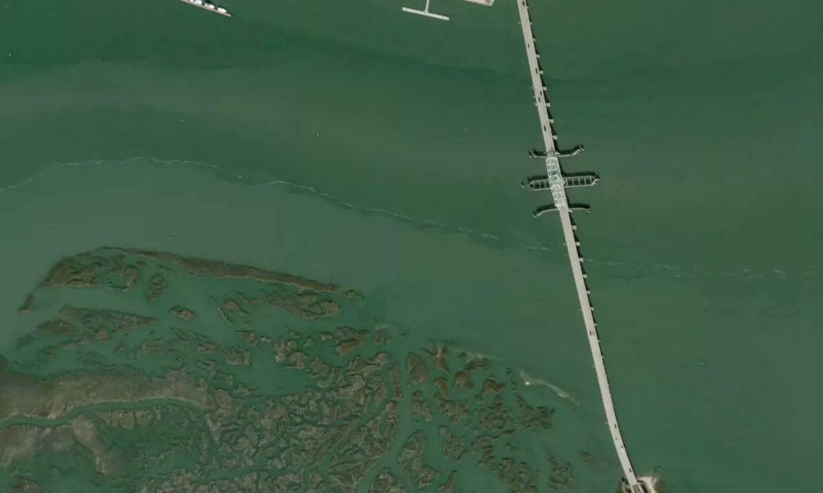 Beaufort Memorial Bridge: Flyfoto av Small pocket adjacent to bridge