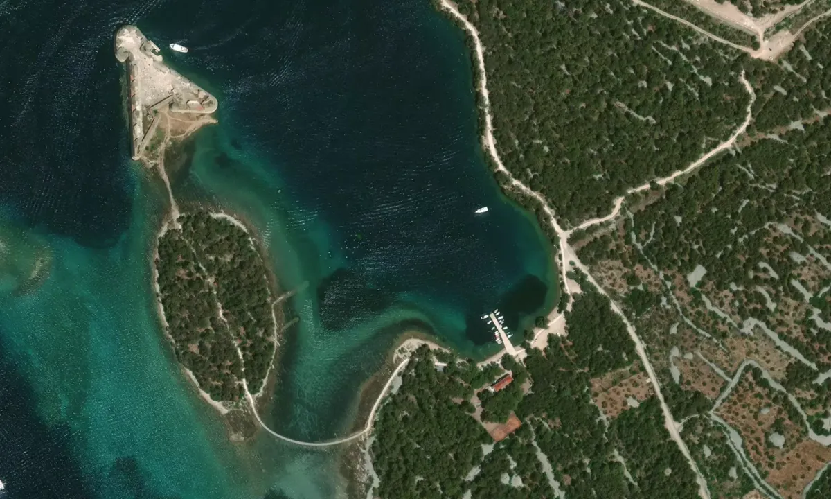 Flyfoto av St Nicholas Bay