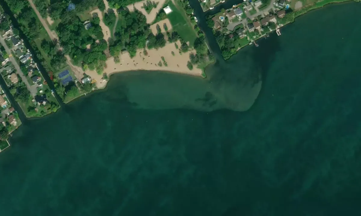 Satelite image of St-Zotique beach