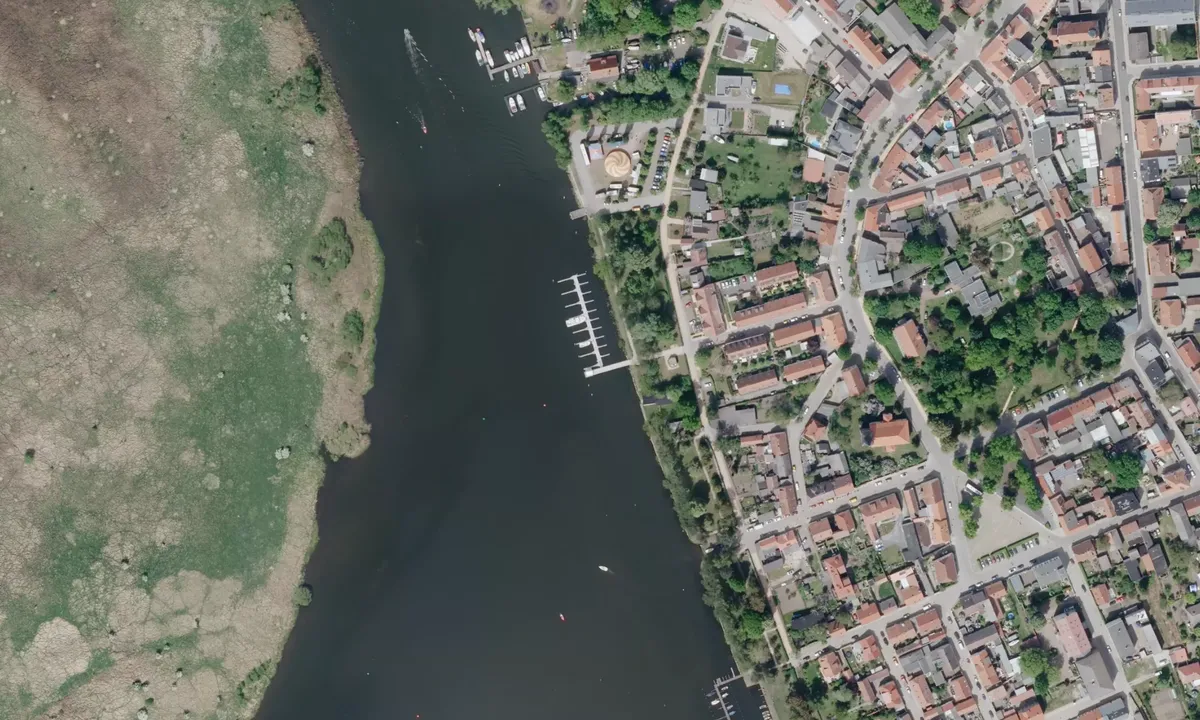 Flyfoto av Steganlage der Stadt Ketzin
