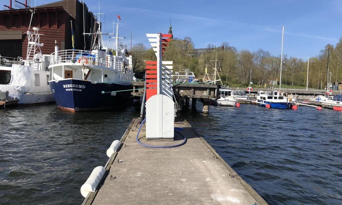 Stockholm - Wasahamnen: Sewage disposal at the entry of the harobour