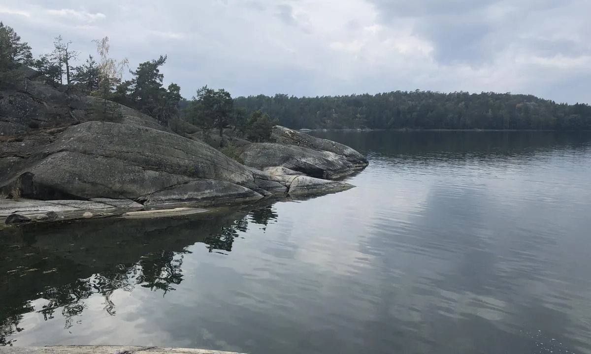 Stora Korpmaren: Be careful when approaching the rocks. Lot’s of shallow areas.