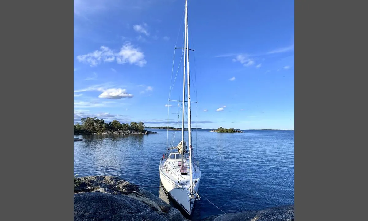 Stora Kunnören: {"base": "se", "no": "Bilde tatt fra land nordover.", "se": "Bild tagen fr\u00e5n land norrut.", "en": "Image taken from land towards the north.", "da": "Billede taget fra land nordp\u00e5.", "fr": "Image prise depuis la terre vers le nord.", "de": "Bild vom Land aus nach Norden aufgenommen.", "es": "Imagen tomada desde tierra hacia el norte.", "it": "Immagine scattata da terra verso nord.", "pt": "Imagem tirada da terra para o norte.", "nl": "<p>Afbeelding genomen vanaf het land naar het noorden.</p>", "pl": "Zdj\u0119cie zrobione z l\u0105du na p\u00f3\u0142noc.", "uk": "\u0417\u043e\u0431\u0440\u0430\u0436\u0435\u043d\u043d\u044f, \u0437\u0440\u043e\u0431\u043b\u0435\u043d\u0435 \u0437 \u0441\u0443\u0448\u0456 \u043d\u0430 \u043f\u0456\u0432\u043d\u0456\u0447.", "ro": "Imagine realizat\u0103 de pe uscat spre nord.", "tr": "Kuzeye do\u011fru karadan \u00e7ekilmi\u015f g\u00f6r\u00fcnt\u00fc.", "el": "\u0395\u03b9\u03ba\u03cc\u03bd\u03b1 \u03bb\u03b7\u03c6\u03b8\u03b5\u03af\u03c3\u03b1 \u03b1\u03c0\u03cc \u03c4\u03b7\u03bd \u03be\u03b7\u03c1\u03ac \u03c0\u03c1\u03bf\u03c2 \u03b2\u03bf\u03c1\u03c1\u03ac.", "cs": "Obr\u00e1zek po\u0159\u00edzen\u00fd ze b\u0159ehu sm\u011brem na sever.", "hu": "A k\u00e9p sz\u00e1razf\u00f6ldr\u0151l \u00e9szak fel\u00e9 k\u00e9sz\u00fclt.", "fi": "Kuva otettu maalta pohjoiseen.", "bg": "\u0421\u043d\u0438\u043c\u043a\u0430, \u043d\u0430\u043f\u0440\u0430\u0432\u0435\u043d\u0430 \u043e\u0442 \u0441\u0443\u0448\u0430\u0442\u0430 \u043d\u0430 \u0441\u0435\u0432\u0435\u0440.", "sr": "Slika snimljena sa kopna prema severu.", "et": "Pilt v\u00f5etud maalt p\u00f5hja poole.", "lv": "Att\u0113ls uz\u0146emts no sauszemes uz zieme\u013ciem.", "lt": "Vaizdas i\u0161 \u017eem\u0117s \u0161iaur\u0117s kryptimi."}