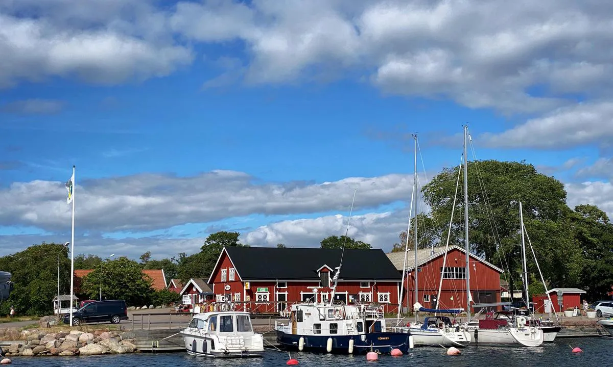 Stora Rör: View to the guest bridge, grocery store, and cafe.