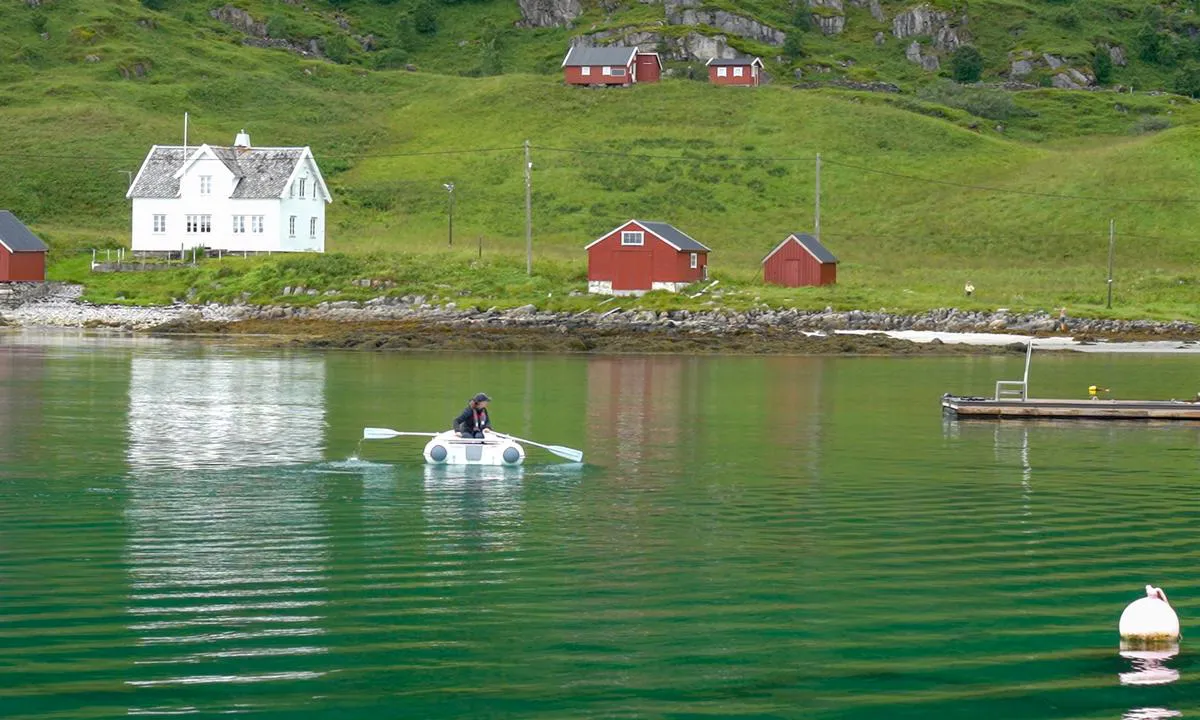 Storholmen - Sandøy: Man kan ro inn til en liten flytebrygge