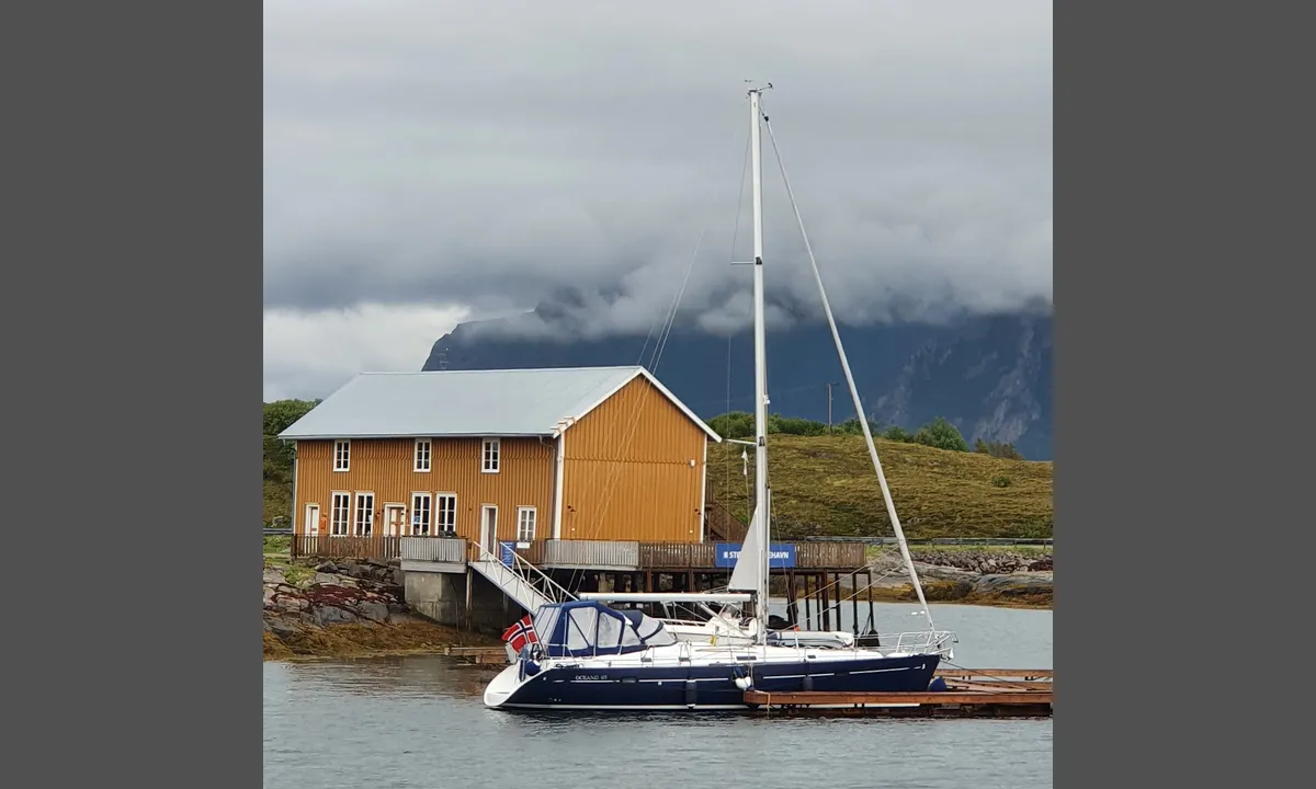 Støtt Havn: Brygga innerst i havnen lite egnet for vår båt (41 fot). Grunt og få fortøyningsringer.