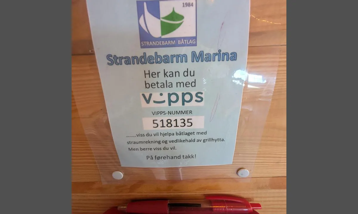Strandebarm: {"base": "no", "no": "Bidra gjerne litt for l\u00e5net av grillhytta", "se": "Bidra g\u00e4rna lite f\u00f6r l\u00e5net av grillstugan", "en": "Feel free to contribute a little for the use of the grill cabin", "da": "Bidrag gerne lidt for l\u00e5net af grillhytten", "fr": "N'h\u00e9sitez pas \u00e0 contribuer un peu pour l'emprunt de la cabane de barbecue", "de": "Bezahlen Sie gerne einen kleinen Beitrag f\u00fcr die Nutzung der Grillh\u00fctte", "es": "Contribuya amablemente un poco por el pr\u00e9stamo de la caba\u00f1a con parrilla", "it": "Siete invitati a contribuire un po' per il prestito della capanna con grill", "pt": "Por favor, contribua um pouco pelo empr\u00e9stimo da cabana com churrasqueira", "nl": "Draag gerust een beetje bij voor het gebruik van de grillhut", "pl": "Prosz\u0119 uprzejmie wspom\u00f3c za wypo\u017cyczenie grillo-wiaty", "uk": "\u0411\u0443\u0434\u044c \u043b\u0430\u0441\u043a\u0430, \u0432\u043d\u0435\u0441\u0456\u0442\u044c \u0441\u0432\u0456\u0439 \u0432\u043a\u043b\u0430\u0434 \u0437\u0430 \u043e\u0440\u0435\u043d\u0434\u0443 \u0433\u0440\u0438\u043b\u044c\u043e\u0432\u043e\u0433\u043e \u0431\u0443\u0434\u0438\u043d\u043e\u0447\u043a\u0430", "ro": "Contribuie cu pl\u0103cere pu\u021bin pentru \u00eemprumutul colibei cu gr\u0103tar", "tr": "Mangal kul\u00fcbesinin \u00f6d\u00fcn\u00e7 al\u0131nmas\u0131 i\u00e7in biraz katk\u0131da bulunun", "el": "\u03a0\u03b1\u03c1\u03b1\u03ba\u03b1\u03bb\u03bf\u03cd\u03bc\u03b5 \u03c3\u03c5\u03bd\u03b5\u03b9\u03c3\u03c6\u03ad\u03c1\u03b5\u03c4\u03b5 \u03bb\u03af\u03b3\u03bf \u03b3\u03b9\u03b1 \u03c4\u03b7 \u03c7\u03c1\u03ae\u03c3\u03b7 \u03c4\u03b7\u03c2 \u03ba\u03b1\u03bb\u03cd\u03b2\u03b1\u03c2 \u03bc\u03b5 \u03c4\u03b7 \u03c3\u03c7\u03ac\u03c1\u03b1", "cs": "Pros\u00edm, p\u0159isp\u011bjte n\u011bco za zap\u016fj\u010den\u00ed grilovac\u00ed chatky.", "hu": "J\u00e1ruljon hozz\u00e1 egy kicsit a grillkunyh\u00f3 k\u00f6lcs\u00f6nz\u00e9s\u00e9hez", "fi": "Avusta mielell\u00e4si hieman grillim\u00f6kin lainasta", "bg": "\u041c\u043e\u043b\u044f, \u043d\u0430\u043f\u0440\u0430\u0432\u0435\u0442\u0435 \u043c\u0430\u043b\u044a\u043a \u043f\u0440\u0438\u043d\u043e\u0441 \u0437\u0430 \u0438\u0437\u043f\u043e\u043b\u0437\u0432\u0430\u043d\u0435\u0442\u043e \u043d\u0430 \u0431\u0430\u0440\u0431\u0435\u043a\u044e \u0445\u0438\u0436\u0430\u0442\u0430.", "sr": "Slobodno doprinesite malo za pozajmljivanje ro\u0161tilj ku\u0107ice", "et": "Palun pange veidi kaasa grillimajakese laenutamise eest", "lv": "L\u016bdzu, sniedz nelielu ziedojumu par grila nami\u0146a izmanto\u0161anu", "lt": "Prisid\u0117kite \u0161iek tiek u\u017e lau\u017eaviet\u0117s kajut\u0117s nuom\u0105"}