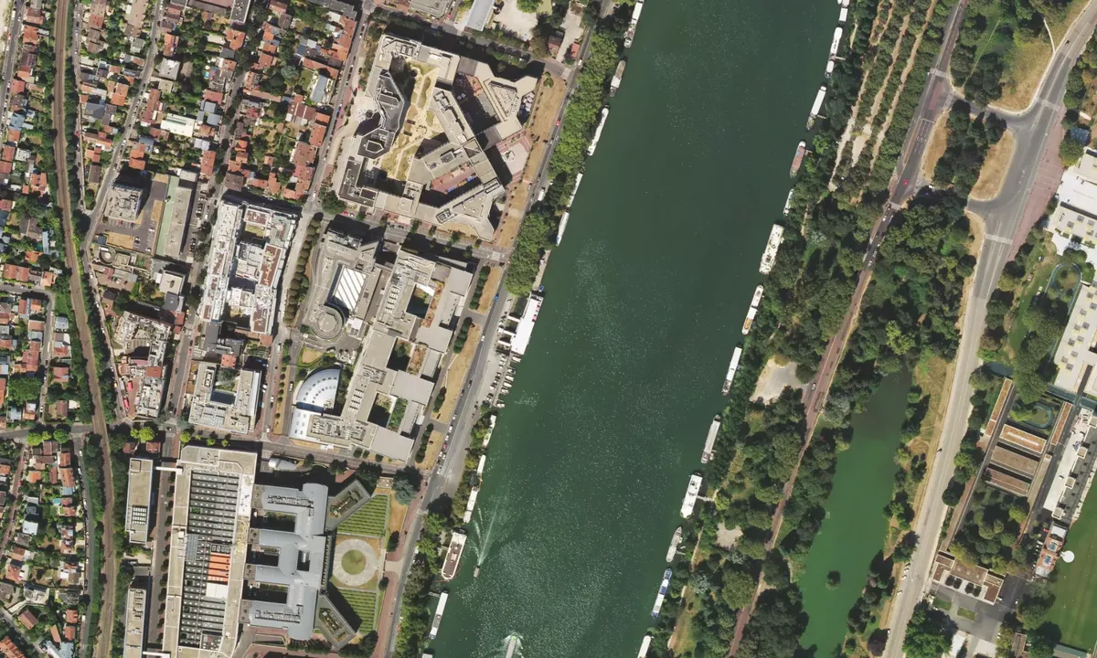 Flyfoto av Suresnes