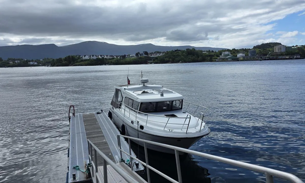 Svinøya friluftsområde - vest: {"base": "no", "no": "Bra dybde, ikke problem med Viknes 1030 .", "se": "Bra djup, inget problem med Viknes 1030.", "en": "Good depth, no problem with Viknes 1030.", "da": "God dybde, ikke problem med Viknes 1030.", "fr": "Bonne profondeur, pas de probl\u00e8me avec Viknes 1030.", "de": "Gute Tiefe, kein Problem mit Viknes 1030.", "es": "Buena profundidad, no hay problema con Viknes 1030.", "it": "Buona profondit\u00e0, nessun problema con Viknes 1030.", "pt": "Boa profundidade, sem problema com Viknes 1030.", "nl": "Goede diepte, geen probleem met Viknes 1030.", "pl": "Dobre g\u0142\u0119boko\u015bci, brak problemu dla Viknes 1030.", "uk": "\u0425\u043e\u0440\u043e\u0448\u0430 \u0433\u043b\u0438\u0431\u0438\u043d\u0430, \u043d\u0435\u043c\u0430\u0454 \u043f\u0440\u043e\u0431\u043b\u0435\u043c \u0437 Viknes 1030.", "ro": "Ad\u00e2ncime bun\u0103, f\u0103r\u0103 probleme cu Viknes 1030.", "tr": "\u0130yi derinlik, Viknes 1030 ile sorun olmaz.", "el": "\u039a\u03b1\u03bb\u03ae \u03b2\u03ac\u03b8\u03bf\u03c2, \u03b4\u03b5\u03bd \u03c0\u03c1\u03cc\u03b2\u03bb\u03b7\u03bc\u03b1 \u03bc\u03b5 \u03c4\u03bf Viknes 1030.", "cs": "Dobr\u00e1 hloubka, nen\u00ed probl\u00e9m s Viknes 1030.", "hu": "Megfelel\u0151 m\u00e9lys\u00e9g, nem probl\u00e9ma a Viknes 1030-nak.", "fi": "Hyv\u00e4 syvyys, ei ongelmaa Viknes 1030:lle.", "bg": "\u0414\u043e\u0431\u0440\u0430 \u0434\u044a\u043b\u0431\u043e\u0447\u0438\u043d\u0430, \u043d\u044f\u043c\u0430 \u043f\u0440\u043e\u0431\u043b\u0435\u043c \u0441 Viknes 1030.", "sr": "\u0414\u043e\u0431\u0440\u0430 \u0434\u0443\u0431\u0438\u043d\u0430, \u043d\u0438\u0458\u0435 \u043f\u0440\u043e\u0431\u043b\u0435\u043c \u0441\u0430 Viknes 1030.", "et": "Hea s\u00fcgavus, ei ole probleemi Viknes 1030 jaoks.", "lv": "Laba dzi\u013cums, nav probl\u0113mu ar Viknes 1030.", "lt": "Geras gylis, n\u0117ra problem\u0173 su Viknes 1030."}