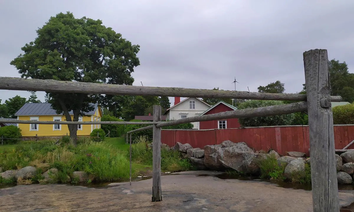 Tammio: {"base": "en", "no": "Fiskeredskapsomr\u00e5de", "se": "Plats f\u00f6r fisken\u00e4t", "en": "Spot for fishing nets", "da": "Sted for fiskegarn"}