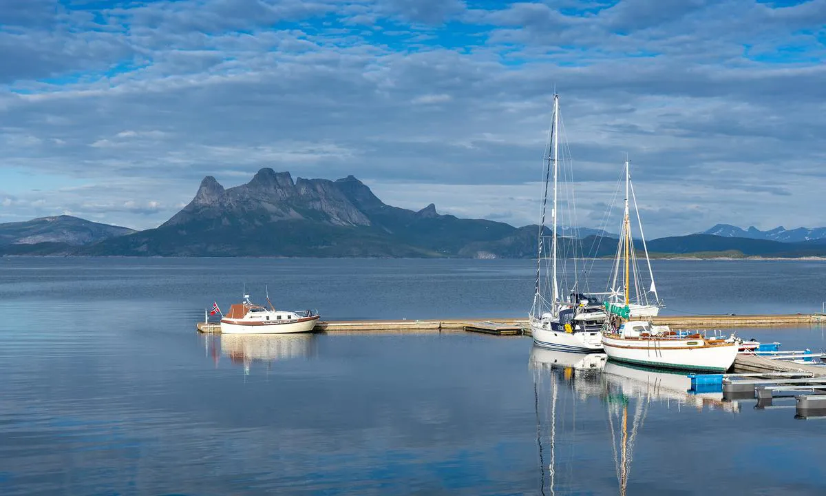 Flott gjestehavn, spesielt når været er bra. Spisested ovenfor bryggen. Mange kunstverk å oppleve på Tranøy. Fint å gå tur til Tranøy fyr.