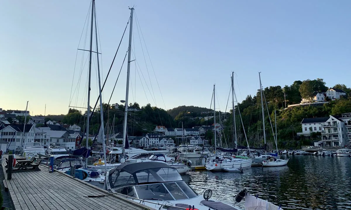 Tvedestrand Gjestehavn: Midterste flytebrygge