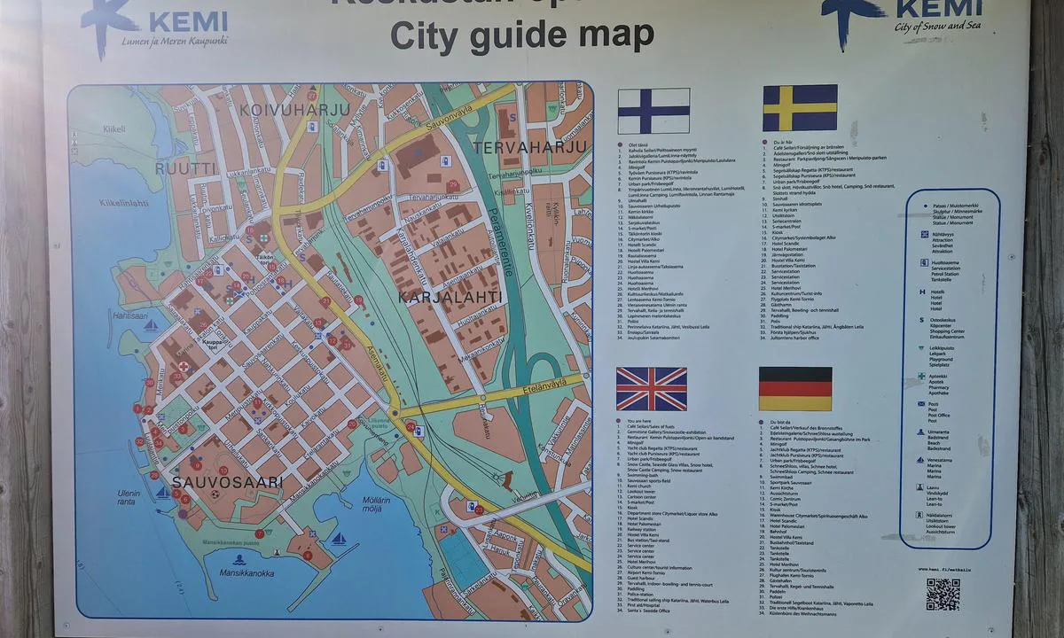 Kemi - Uléninranta Marina: {"base": "en", "no": "Marinaen ligger 800m fra sentrum og 1,5km fra tog- og busstasjonen.<br>Marinaomr\u00e5det er hyggelig, mens byen ikke har noe interesse for bes\u00f8kende.", "se": "Marinan ligger 800m fr\u00e5n centrum och 1,5km fr\u00e5n t\u00e5g- och busstationen. <br>Marinaomr\u00e5det \u00e4r trevligt medan staden inte erbjuder n\u00e5got s\u00e4rskilt intressant f\u00f6r bes\u00f6kare.", "en": "The marina is 800m from the center and 1.5km from the train and bus station.\r\nThe marina area is pleasant while the town present no interest for visiting.", "da": "Marinaen ligger 800m fra centrum og 1,5km fra tog- og busstationen.<br>Marinaomr\u00e5det er behageligt, mens byen ikke byder p\u00e5 nogen interesse for bes\u00f8g.", "fr": "La marina est \u00e0 800m du centre et \u00e0 1,5 km de la gare et de la station de bus. <br> La zone de la marina est agr\u00e9able tandis que la ville ne pr\u00e9sente aucun int\u00e9r\u00eat pour la visite.", "de": "Der Yachthafen ist 800 m vom Zentrum und 1,5 km vom Zug- und Busbahnhof entfernt. Das Yachthafengebiet ist angenehm, w\u00e4hrend die Stadt kein besonderes Interesse f\u00fcr einen Besuch bietet.", "es": "La marina est\u00e1 a 800m del centro y a 1.5km de la estaci\u00f3n de tren y autobuses. La zona de la marina es agradable mientras que el pueblo no presenta inter\u00e9s para visitar.", "it": "Il porto turistico dista 800m dal centro e 1,5km dalla stazione ferroviaria e degli autobus.<br>La zona del porto turistico \u00e8 piacevole mentre la citt\u00e0 non presenta alcun interesse per una visita.", "pt": "A marina est\u00e1 a 800m do centro e a 1,5km da esta\u00e7\u00e3o de trem e \u00f4nibus. A \u00e1rea da marina \u00e9 agrad\u00e1vel enquanto que a cidade n\u00e3o apresenta interesse para visita\u00e7\u00e3o.", "nl": "De jachthaven ligt op 800m van het centrum en 1,5km van het trein- en busstation. De jachthaven is aangenaam, terwijl de stad geen interessante bezienswaardigheden biedt.", "pl": "Marina znajduje si\u0119 800m od centrum i 1,5km od stacji kolejowej i autobusowej. Obszar mariny jest przyjemny, natomiast miasto nie jest interesuj\u0105ce dla odwiedzaj\u0105cych.", "uk": "\u041c\u0430\u0440\u0438\u043d\u0430 \u0437\u043d\u0430\u0445\u043e\u0434\u0438\u0442\u044c\u0441\u044f \u0432 800 \u043c \u0432\u0456\u0434 \u0446\u0435\u043d\u0442\u0440\u0443 \u0442\u0430 \u0432 1,5 \u043a\u043c \u0432\u0456\u0434 \u0437\u0430\u043b\u0456\u0437\u043d\u0438\u0447\u043d\u043e\u0457 \u0442\u0430 \u0430\u0432\u0442\u043e\u0431\u0443\u0441\u043d\u043e\u0457 \u0441\u0442\u0430\u043d\u0446\u0456\u0457.<br> \u0420\u0430\u0439\u043e\u043d \u043c\u0430\u0440\u0438\u043d\u0438 \u043f\u0440\u0438\u0454\u043c\u043d\u0438\u0439, \u0432 \u0442\u043e\u0439 \u0447\u0430\u0441 \u044f\u043a \u043c\u0456\u0441\u0442\u043e \u043d\u0435 \u0432\u0438\u043a\u043b\u0438\u043a\u0430\u0454 \u0456\u043d\u0442\u0435\u0440\u0435\u0441\u0443 \u0434\u043b\u044f \u0432\u0456\u0434\u0432\u0456\u0434\u0443\u0432\u0430\u043d\u043d\u044f.", "ro": "Marina este la 800m de centrul ora\u0219ului \u0219i la 1,5km de gara \u0219i sta\u021bia de autobuz. Zona marinei este pl\u0103cut\u0103, \u00een timp ce ora\u0219ul nu prezint\u0103 interes pentru vizitare.", "tr": "Marina merkeze 800m ve tren ve otob\u00fcs istasyonuna 1.5km uzakl\u0131ktad\u0131r. Marina alan\u0131 keyifli iken kasaba ziyaret i\u00e7in ilgi \u00e7ekici de\u011fildir.", "el": "\u0397 \u03bc\u03b1\u03c1\u03af\u03bd\u03b1 \u03b1\u03c0\u03ad\u03c7\u03b5\u03b9 800\u03bc \u03b1\u03c0\u03cc \u03c4\u03bf \u03ba\u03ad\u03bd\u03c4\u03c1\u03bf \u03ba\u03b1\u03b9 1,5\u03c7\u03bb\u03bc \u03b1\u03c0\u03cc \u03c4\u03bf\u03bd \u03c3\u03b9\u03b4\u03b7\u03c1\u03bf\u03b4\u03c1\u03bf\u03bc\u03b9\u03ba\u03cc \u03ba\u03b1\u03b9 \u03c4\u03bf\u03bd \u03c3\u03c4\u03b1\u03b8\u03bc\u03cc \u03bb\u03b5\u03c9\u03c6\u03bf\u03c1\u03b5\u03af\u03c9\u03bd. \u0397 \u03c0\u03b5\u03c1\u03b9\u03bf\u03c7\u03ae \u03c4\u03b7\u03c2 \u03bc\u03b1\u03c1\u03af\u03bd\u03b1\u03c2 \u03b5\u03af\u03bd\u03b1\u03b9 \u03b5\u03c5\u03c7\u03ac\u03c1\u03b9\u03c3\u03c4\u03b7 \u03b5\u03bd\u03ce \u03b7 \u03c0\u03cc\u03bb\u03b7 \u03b4\u03b5\u03bd \u03c0\u03b1\u03c1\u03bf\u03c5\u03c3\u03b9\u03ac\u03b6\u03b5\u03b9 \u03ba\u03b1\u03bd\u03ad\u03bd\u03b1 \u03b5\u03bd\u03b4\u03b9\u03b1\u03c6\u03ad\u03c1\u03bf\u03bd \u03b3\u03b9\u03b1 \u03b5\u03c0\u03af\u03c3\u03ba\u03b5\u03c8\u03b7.", "cs": "Mar\u00edna je 800 m od centra a 1,5 km od vlakov\u00e9ho a autobusov\u00e9ho n\u00e1dra\u017e\u00ed. Oblast mar\u00edny je p\u0159\u00edjemn\u00e1, zat\u00edmco m\u011bsto nenab\u00edz\u00ed nic zaj\u00edmav\u00e9ho k n\u00e1v\u0161t\u011bv\u011b.", "hu": "A kik\u00f6t\u0151 800 m-re van a k\u00f6zpontt\u00f3l, \u00e9s 1,5 km-re a vas\u00fat- \u00e9s busz\u00e1llom\u00e1st\u00f3l.<br>A kik\u00f6t\u0151 ter\u00fclete kellemes, m\u00edg a v\u00e1ros nem mutat \u00e9rdekl\u0151d\u00e9st a l\u00e1togat\u00e1sra.", "fi": "Satama on 800m keskustasta ja 1,5km p\u00e4\u00e4ss\u00e4 juna- ja linja-autoasemalta.<br>Satama-alue on miellytt\u00e4v\u00e4, kun taas kaupunki ei tarjoa mit\u00e4\u00e4n erityist\u00e4 vierailun arvoista.", "bg": "\u041c\u0430\u0440\u0438\u043d\u0430\u0442\u0430 \u0435 \u043d\u0430 800 \u043c \u043e\u0442 \u0446\u0435\u043d\u0442\u044a\u0440\u0430 \u0438 \u043d\u0430 1,5 \u043a\u043c \u043e\u0442 \u0436\u043f \u0438 \u0430\u0432\u0442\u043e\u0433\u0430\u0440\u0430\u0442\u0430. \u0420\u0430\u0439\u043e\u043d\u044a\u0442 \u043d\u0430 \u043c\u0430\u0440\u0438\u043d\u0430\u0442\u0430 \u0435 \u043f\u0440\u0438\u044f\u0442\u0435\u043d, \u0434\u043e\u043a\u0430\u0442\u043e \u0433\u0440\u0430\u0434\u044a\u0442 \u043d\u0435 \u043f\u0440\u0435\u0434\u0441\u0442\u0430\u0432\u043b\u044f\u0432\u0430 \u0438\u043d\u0442\u0435\u0440\u0435\u0441 \u0437\u0430 \u043f\u043e\u0441\u0435\u0449\u0435\u043d\u0438\u0435.", "sr": "Marina je udaljena 800m od centra i 1,5km od \u017eelezni\u010dke i autobuske stanice. Podru\u010dje marine je prijatno, dok grad ne pru\u017ea interes za posetu.", "et": "Sadam asub keskusest 800 m ja rongi- ning bussijaamast 1,5 km kaugusel. Sadamaala on meeldiv, kuid linnal ei ole k\u00fclastamiseks erilist huvi.", "lv": "Jahtklubs atrodas 800m att\u0101lum\u0101 no centra un 1,5km att\u0101lum\u0101 no dzelzce\u013ca un autobusu stacijas. Jahtkluba teritorija ir pat\u012bkama, savuk\u0101rt pils\u0113ta nepied\u0101v\u0101 nek\u0101dus apskates objektus.", "lt": "Marina yra 800 m nuo centro ir 1,5 km nuo traukini\u0173 ir autobus\u0173 stoties. Marina yra maloni, bet miestas neturi lankytin\u0173 objekt\u0173."}