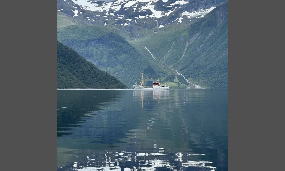 Urke - Hjørundfjorden: {"base": "se", "no": "M/S Polarstjerne", "se": "M/S Polarstar.", "en": "M/S Polarstar.", "da": "M/S Polarstjerne.", "fr": "M/S \u00c9toile Polaire.", "de": "M/S Polarstern.", "es": "M/S Polarstar.", "it": "M/N Polarstar", "pt": "M/S Polarstar.", "nl": "M/S Polarstar.", "pl": "M/S Polarstar.", "uk": "\u041c/\u0421 Polarstar.", "ro": "M/S Polarstar.", "tr": "M/S Polarstar.", "el": "\u039c/\u03a3 Polarstar.", "cs": "M/S Polarstar.", "hu": "M/S Polarstar.", "fi": "M/S Polarstar.", "bg": "\u041c/S Polarstar.", "sr": "\u0411\u0440\u043e\u0434/\u041c\u0421 \u041f\u043e\u043b\u0430\u0440\u0441\u0442\u0430\u0440.", "et": "M/S Polarstar.", "lv": "M/S Polarstar.", "lt": "M/S Polarstar."}