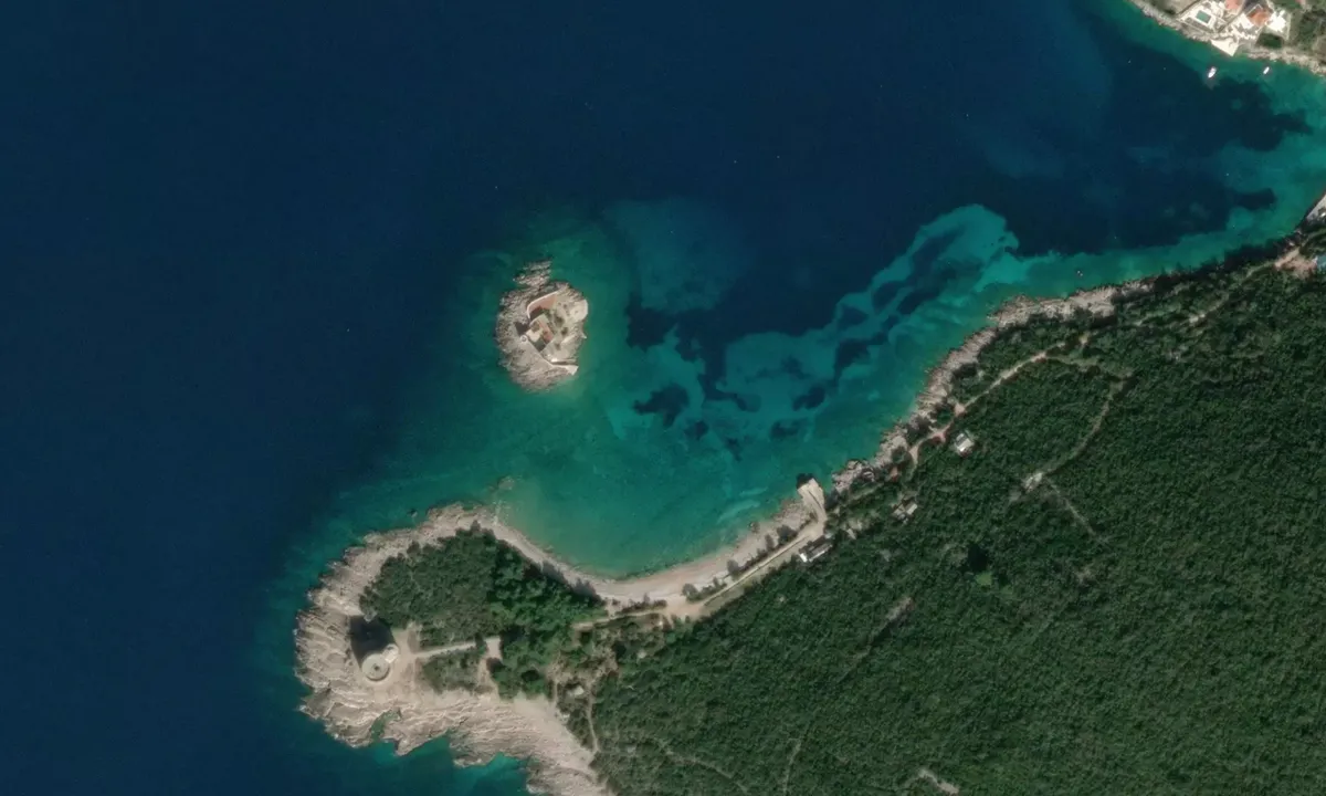Flyfoto av Uvala Arza