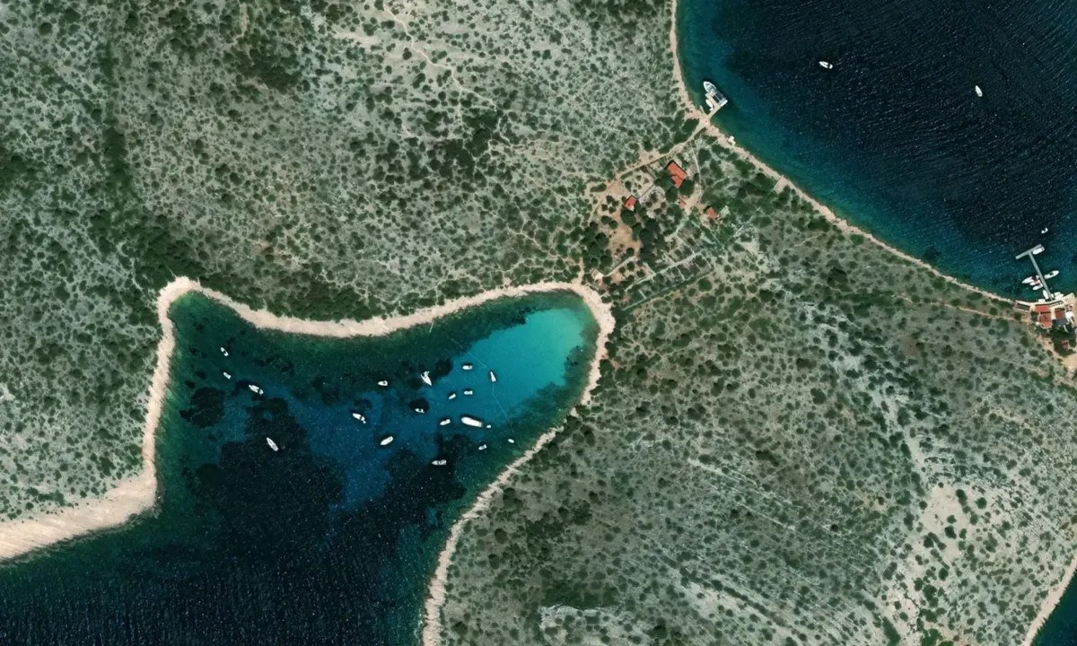 Flyfoto av Uvala Lojena