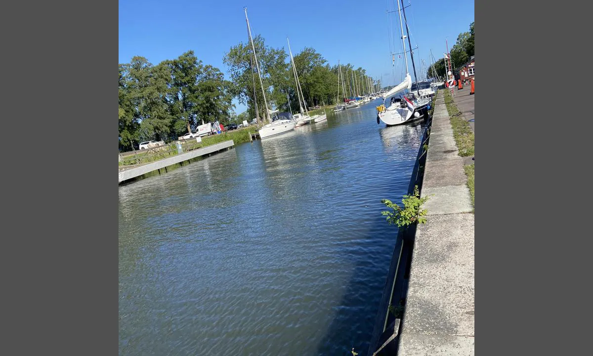 Vadstena: Along the quay