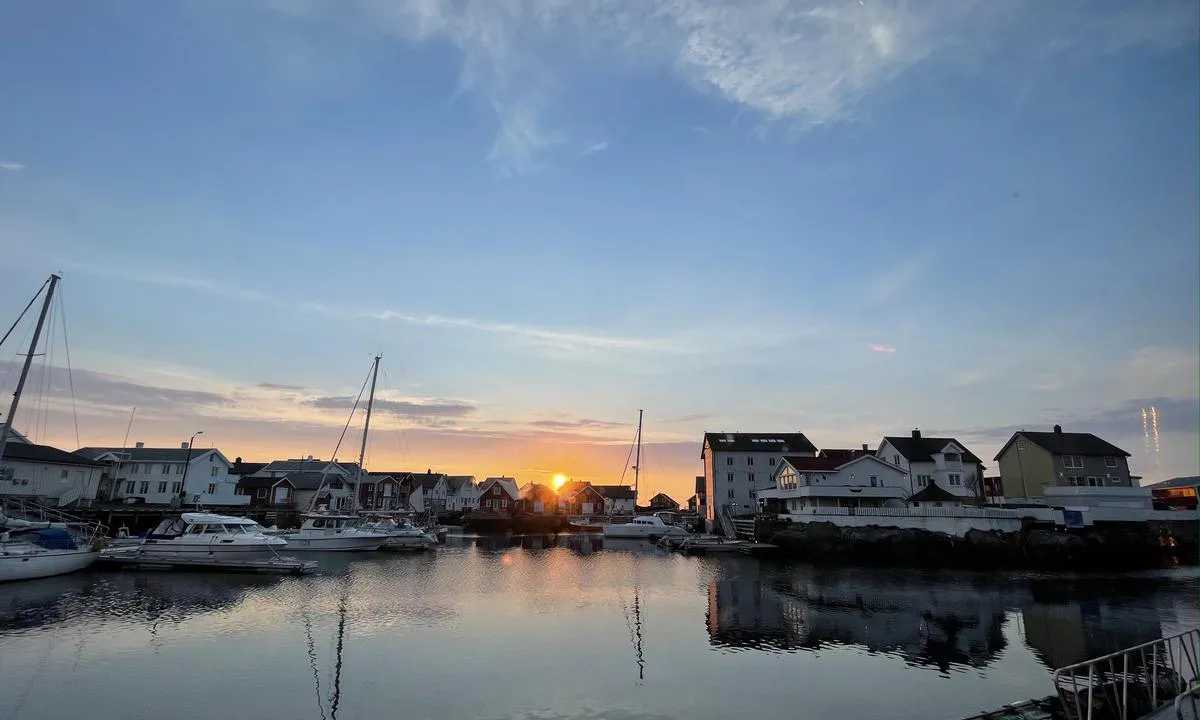 Solnedgang i Mai sett fra Veiholmen Brygge.