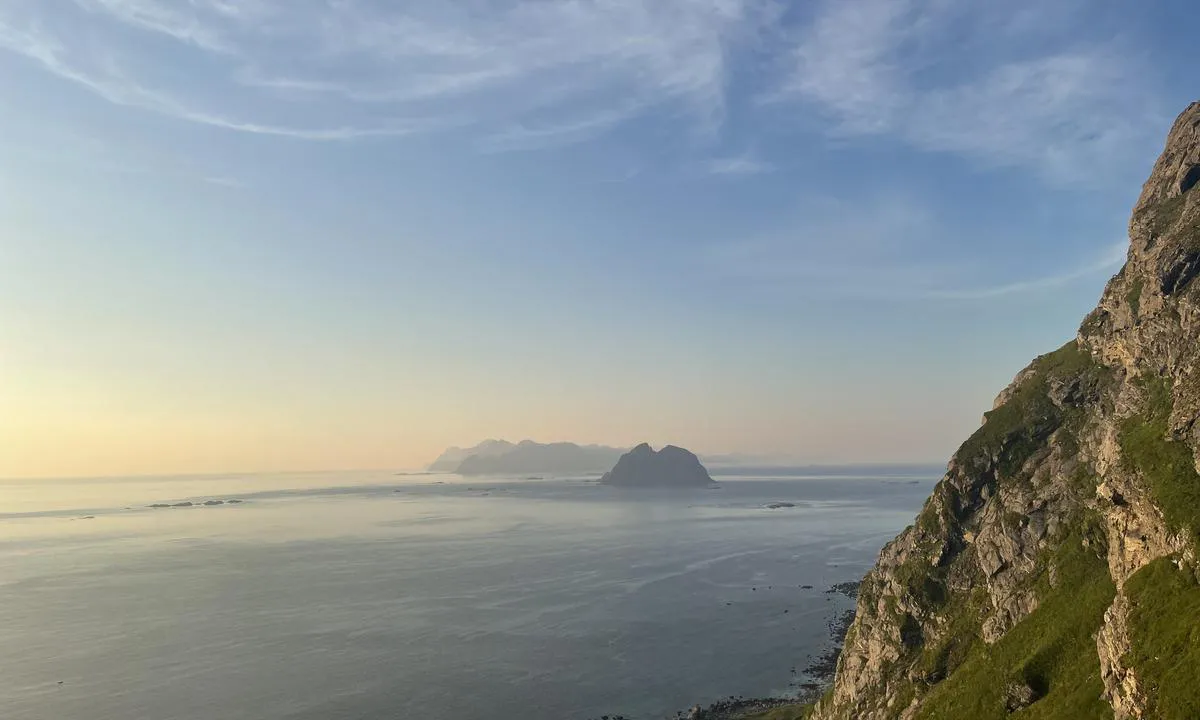 Værøya: Fra Hornet, Mosken og Lofoten mot nord.