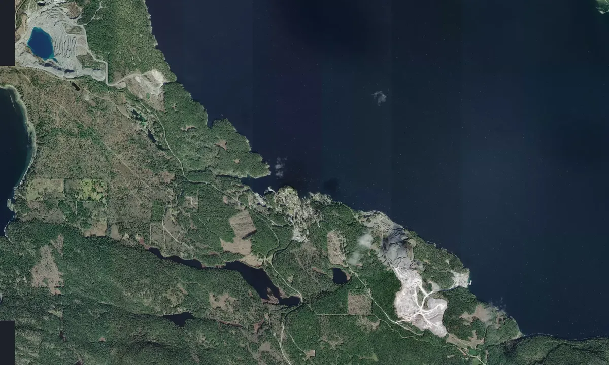 Flyfoto av Van Anda Bay