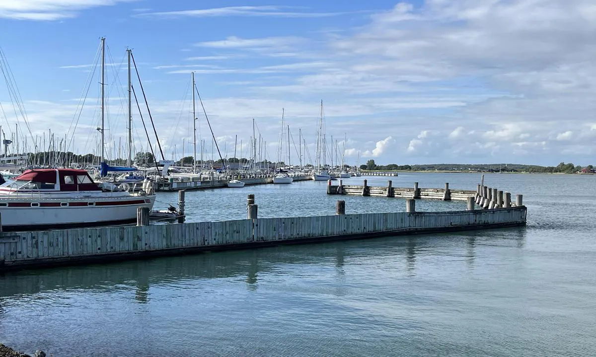 Varberg - Getterön Marina: Bildet tatt fra nesten ytterst på molo og mot havn