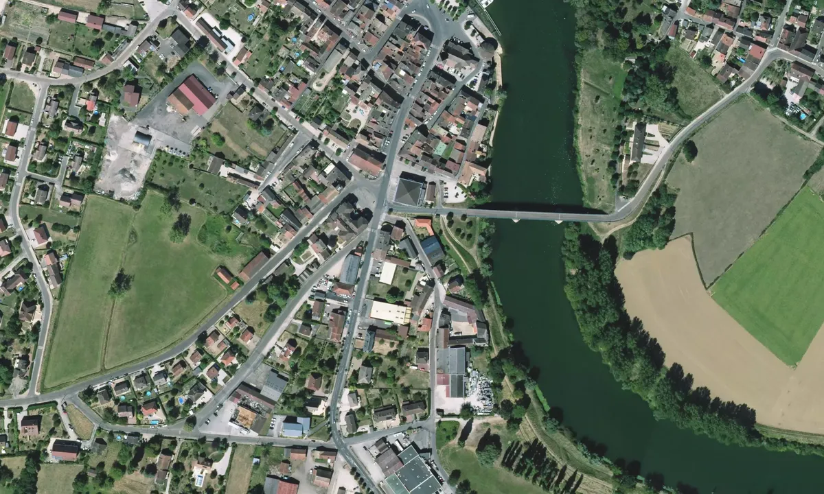 Flyfoto av Verdun sur le Doubs