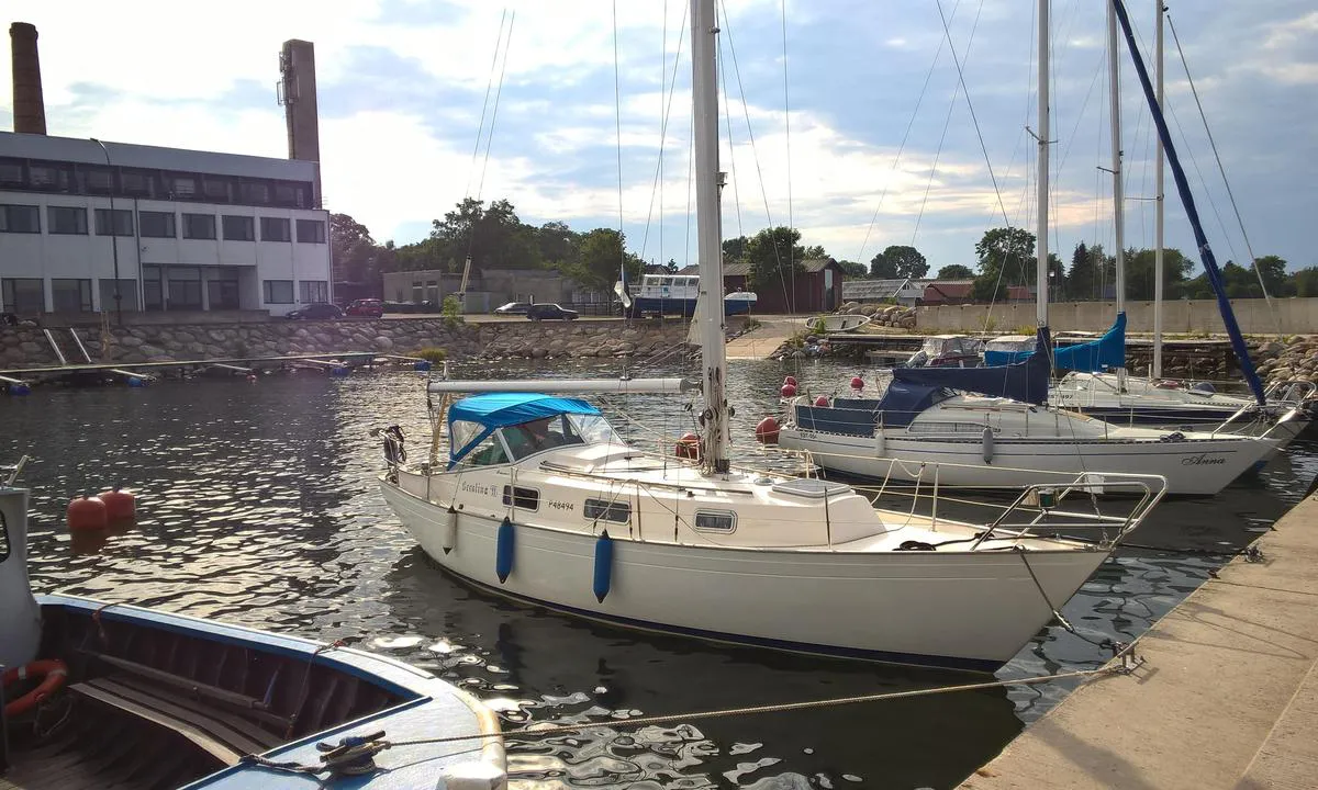Viinistu Harbour: {"base": "en", "no": "Havn og servicebygg / Hotell / kunstgalleri", "se": "Hamn och servicebyggnad / Hotell / konstgalleri", "en": "Harbour and service building / Hotel / art gallery", "da": "Havn og servicebygning / Hotel / kunstgalleri"}