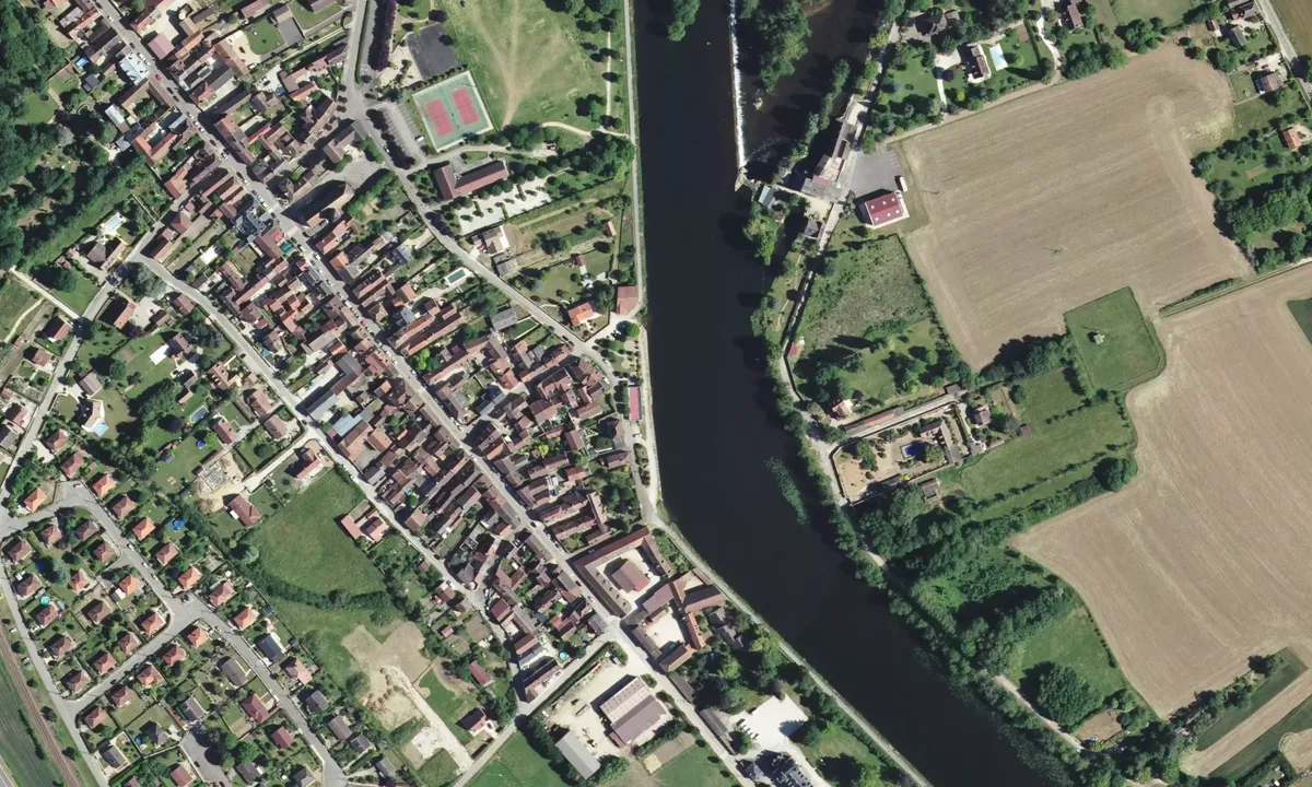 Flyfoto av Vincelles (free wall)