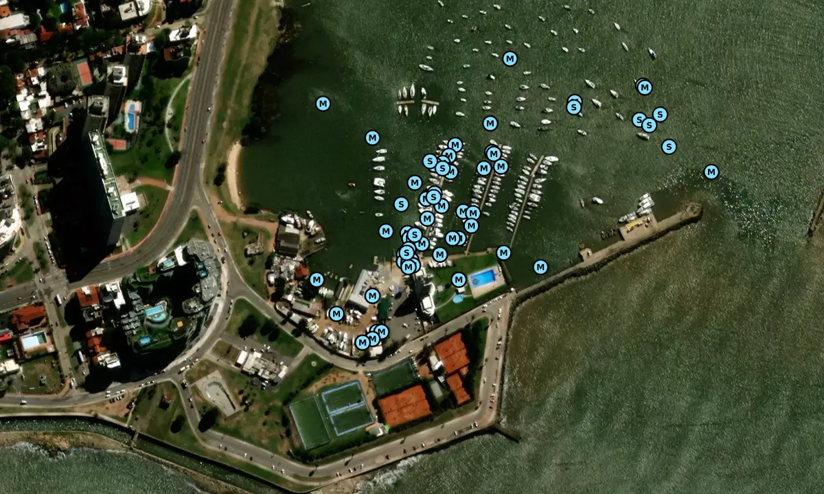 Satelite image of Yacht Club Uruguayo 1