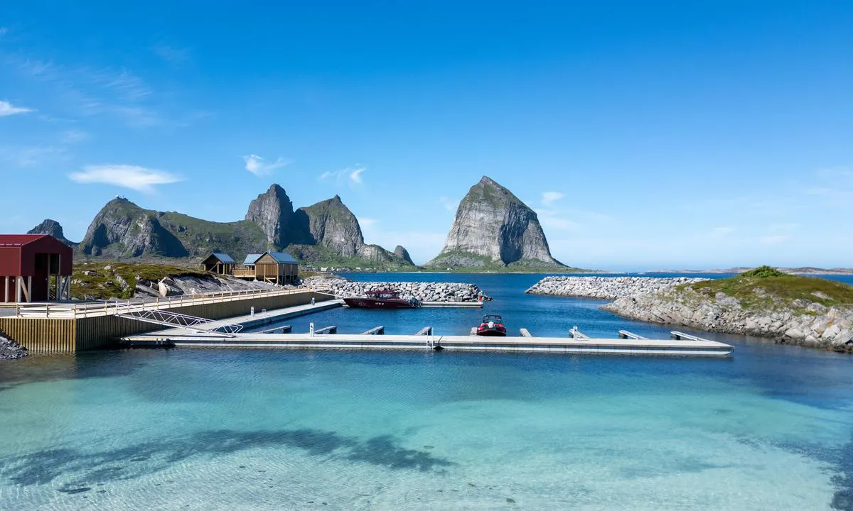 {"base": "en", "no": "Ytri Havn i mai", "se": "Ytri Hamn i maj", "en": "Ytri Harbour in May", "da": "Ytri Havn i Maj", "fr": "Port d'Ytri en mai", "de": "Ytri Hafen im Mai", "es": "Puerto Ytri en mayo", "it": "Porto di Ytri a maggio", "pt": "Porto Exterior em Maio", "nl": "Ytri Haven in mei", "pl": "Port Ytri w maju", "uk": "\u0413\u0430\u0432\u0430\u043d\u044c \u0406\u0442\u0440\u0456 \u0443 \u0442\u0440\u0430\u0432\u043d\u0456", "ro": "Portul Ytri \u00een mai", "tr": "Ytri Liman\u0131 May\u0131s Ay\u0131nda", "el": "\u039b\u03b9\u03bc\u03ac\u03bd\u03b9 Ytri \u03c4\u03bf\u03bd \u039c\u03ac\u03b9\u03bf", "cs": "P\u0159\u00edstav Ytri v kv\u011btnu", "hu": "Ytri Kik\u00f6t\u0151 m\u00e1jusban", "fi": "Ytri-satama toukokuussa", "bg": "\u041f\u0440\u0438\u0441\u0442\u0430\u043d\u0438\u0449\u0435 Ytri \u043f\u0440\u0435\u0437 \u043c\u0430\u0439", "sr": "Ytri Luka u Maju", "et": "Ytri Sadam mais", "lv": "Ytri osta maij\u0101", "lt": "Uostas Ytri gegu\u017e\u0119"}