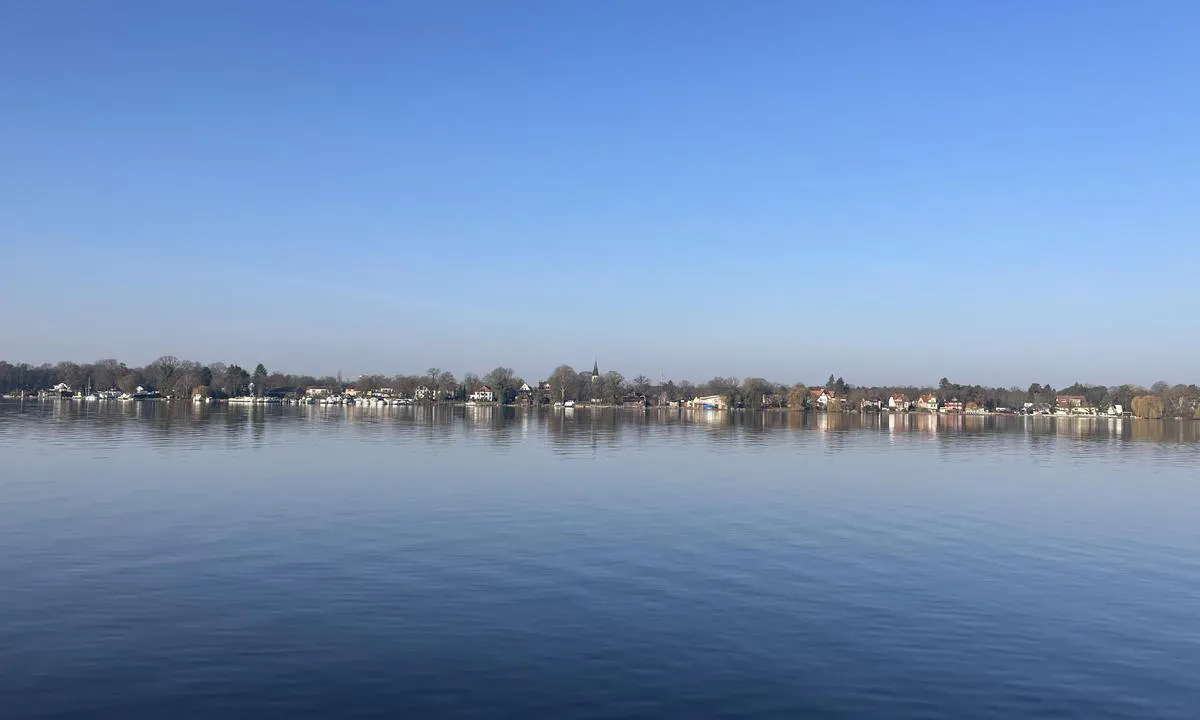 Zeuthener See (km 3): {"base": "de", "no": "Zeuthen, Kirke", "se": "Zeuthen, Kyrka", "en": "Zeuthen, Church", "da": "Zeuthen, Kirke", "fr": "Zeuthen, \u00c9glise", "de": "Zeuthen, Kirche", "es": "Zeuthen, iglesia", "it": "Zeuthen, Chiesa", "pt": "Zeuthen, Igreja", "nl": "Zeuthen, kerk", "pl": "Zeuthen, ko\u015bci\u00f3\u0142", "uk": "\u0426\u043e\u0439\u0442\u0435\u043d, \u0426\u0435\u0440\u043a\u0432\u0430", "ro": "Zeuthen, Biseric\u0103", "tr": "Zeuthen, Kilise", "el": "\u0396\u03cc\u03b9\u03c4\u03b5\u03bd, \u0395\u03ba\u03ba\u03bb\u03b7\u03c3\u03af\u03b1", "cs": "Zeuthen, kostel", "hu": "Zeuthen, templom", "fi": "Zeuthen, Kirkko", "bg": "\u0426\u043e\u0439\u0442\u0435\u043d, \u0446\u044a\u0440\u043a\u0432\u0430", "sr": "\u0426\u043e\u0458\u0442\u0435\u043d, \u0446\u0440\u043a\u0432\u0430", "et": "Zeuthen, kirik", "lv": "C\u0113tena, bazn\u012bca", "lt": "Cojtas, Ba\u017eny\u010dia"}